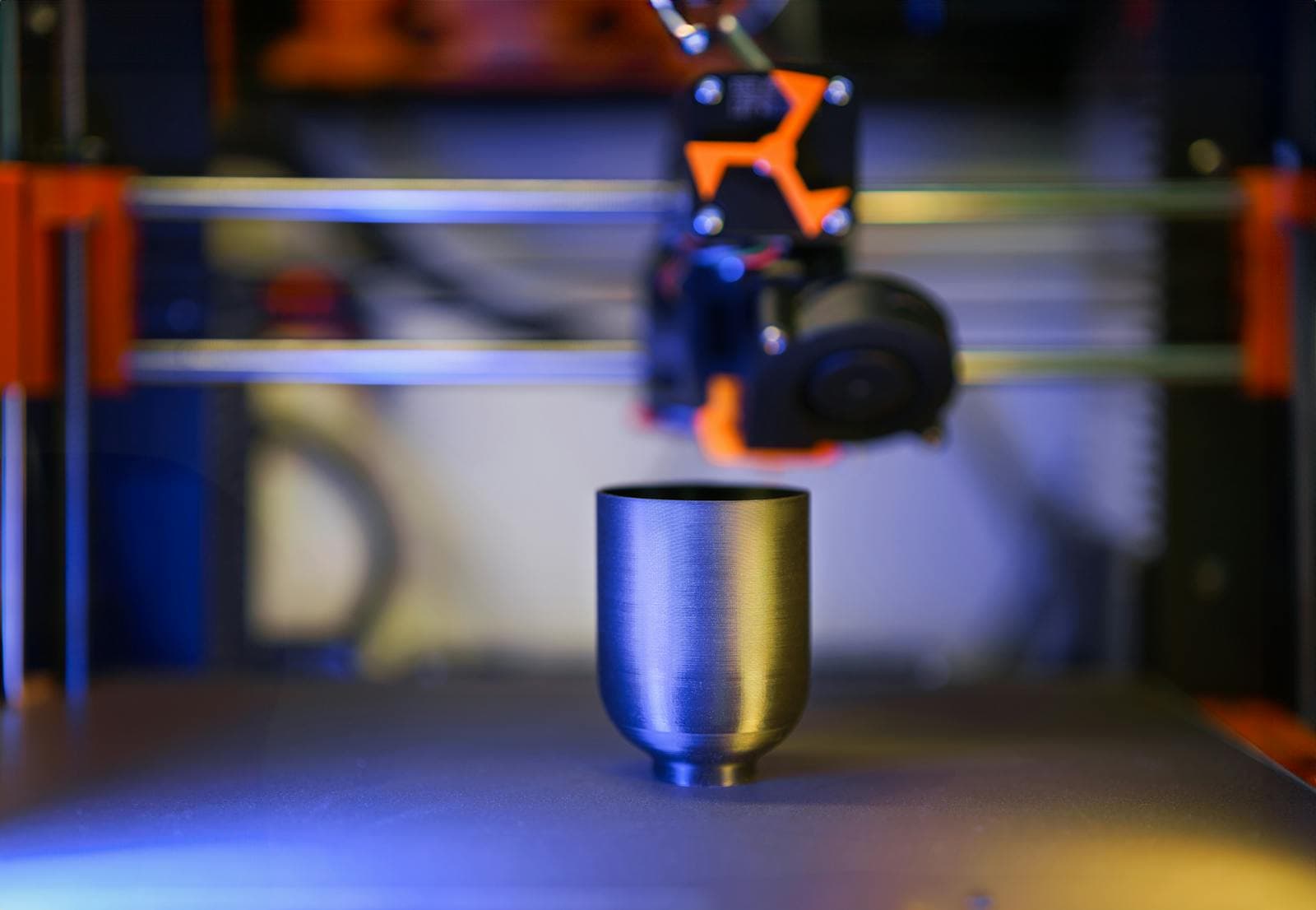 3D printer building a part on the print bed